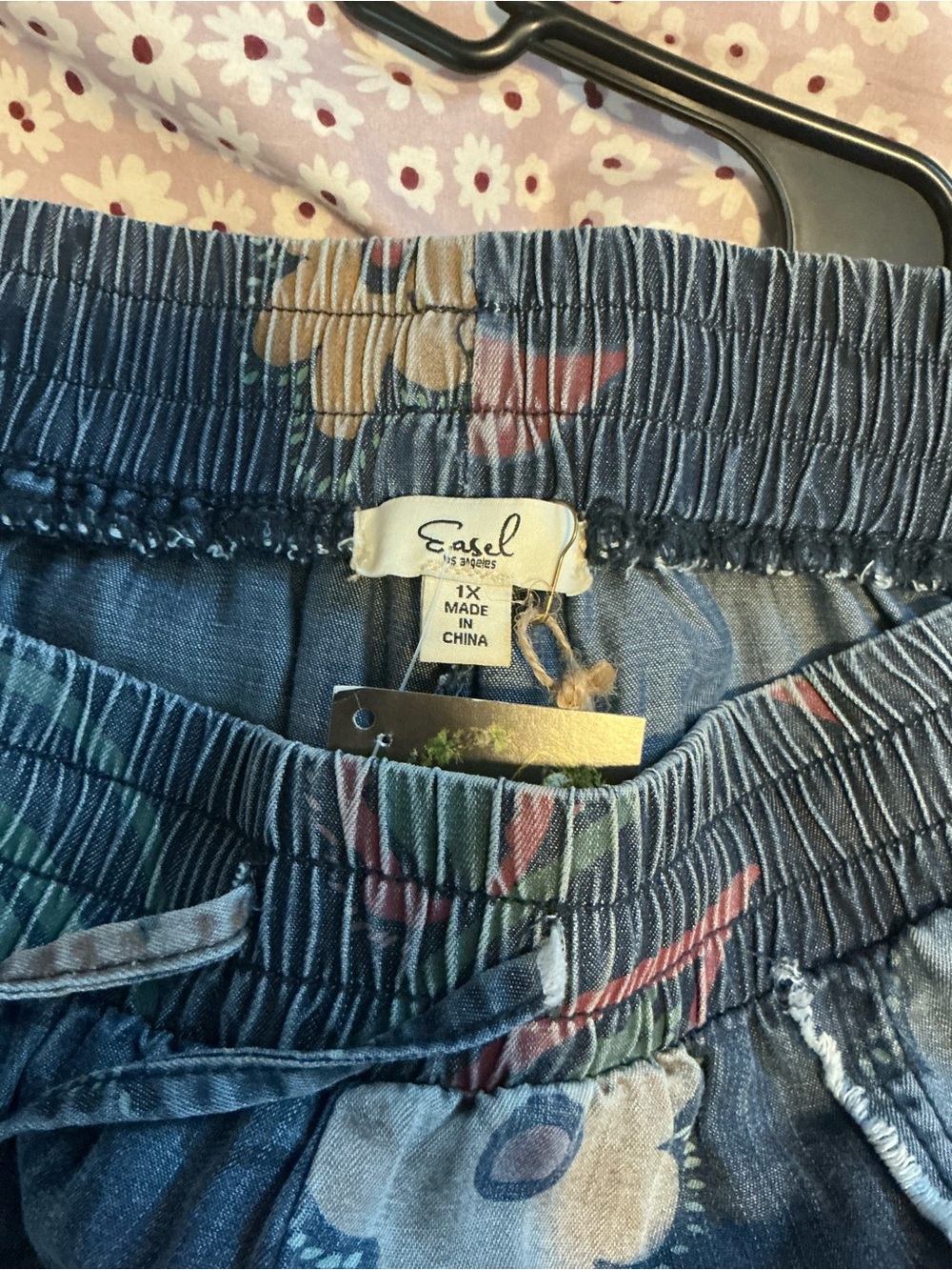 Easel wide leg flowered Jeans.
